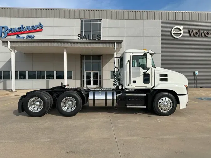 2019 MACK AN64T