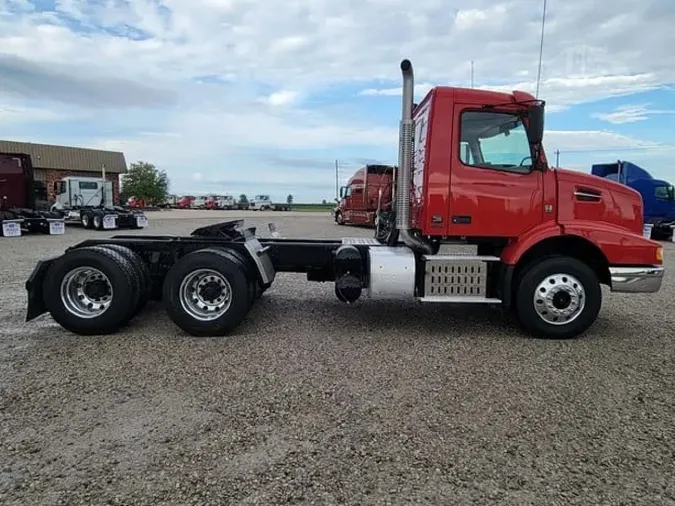 2014 VOLVO VHD64BT200