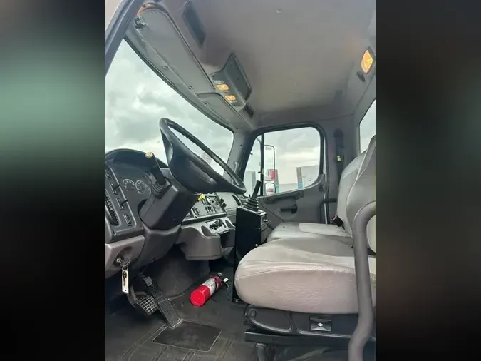 2018 Freightliner Business Class M2 106