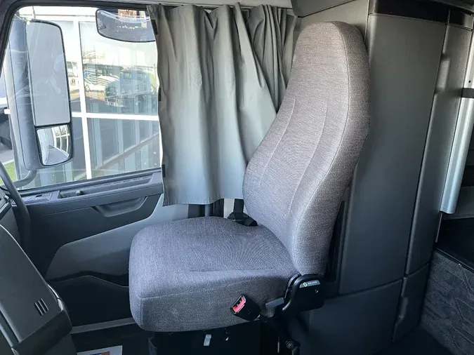 2024 VOLVO VNL64T860