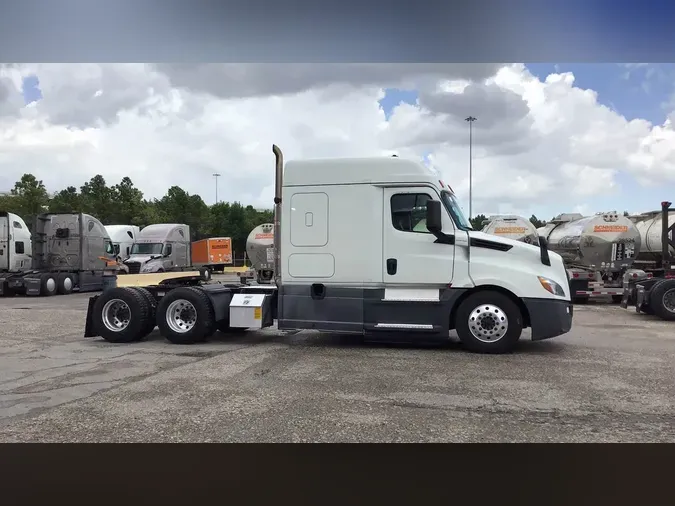 2020 Freightliner Cascadia 126