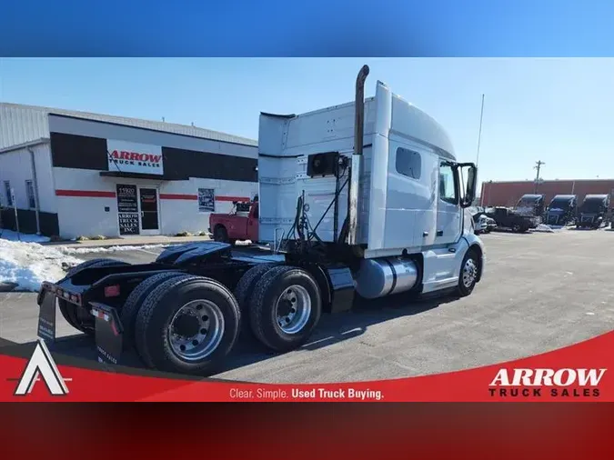 2021 VOLVO VNL740