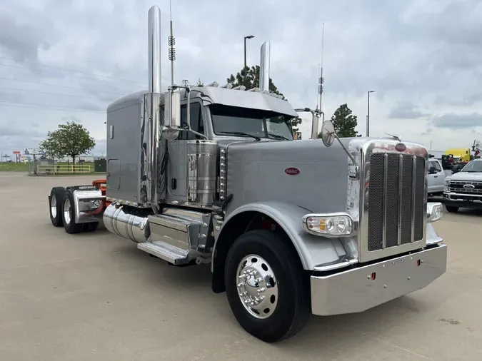 2022 Peterbilt 389