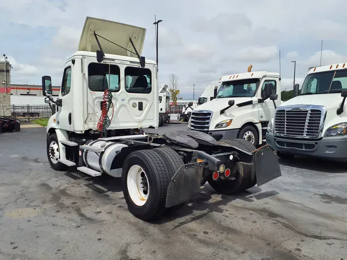 2016 FREIGHTLINER/MERCEDES CASCADIA 113