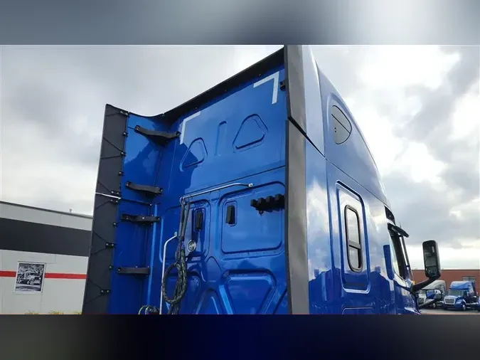 2021 FREIGHTLINER CA126