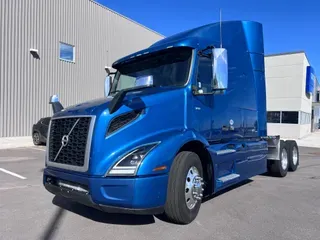 2022 VOLVO VNR64T640