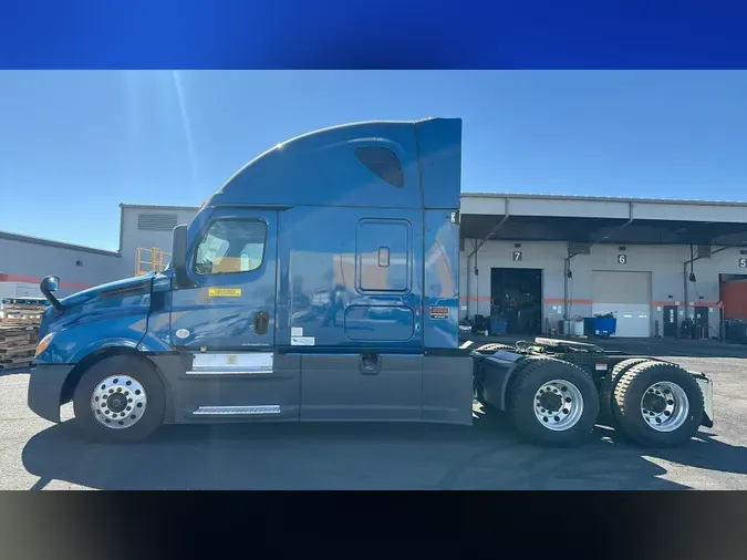 2023 Freightliner Cascadia 126