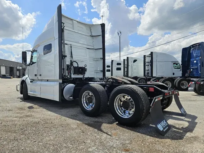 2022 VOLVO VNL64T740