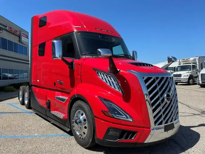 2025 VOLVO VNL64T860