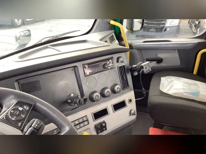 2020 Freightliner Cascadia 126