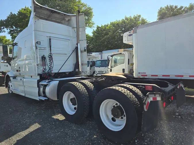 2019 VOLVO VNR64T-640