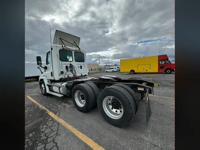 2017 FREIGHTLINER/MERCEDES CASCADIA 125