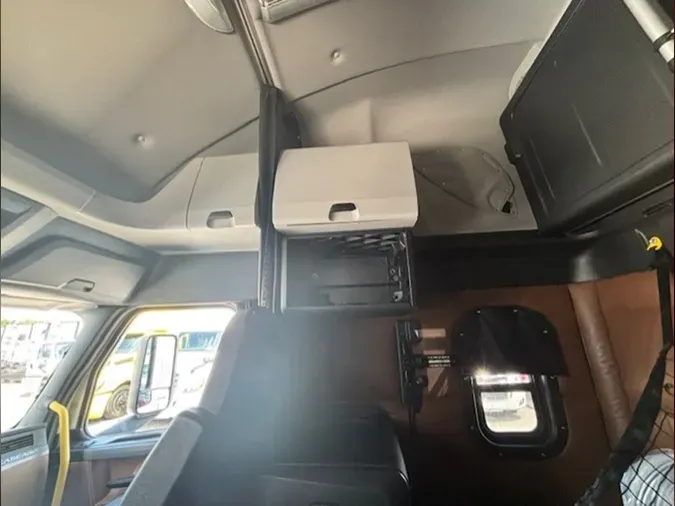 2022 Freightliner Cascadia 126