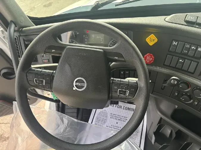 2024 VOLVO VNL64T760