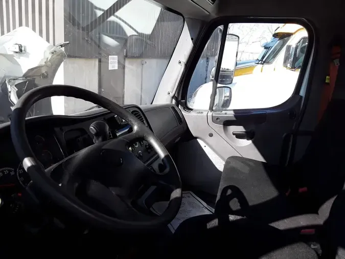 2019 FREIGHTLINER/MERCEDES M2 106