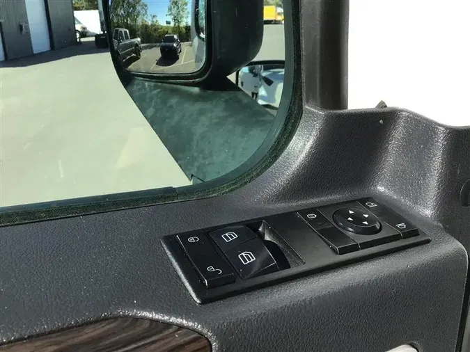 2019 FREIGHTLINER CA126