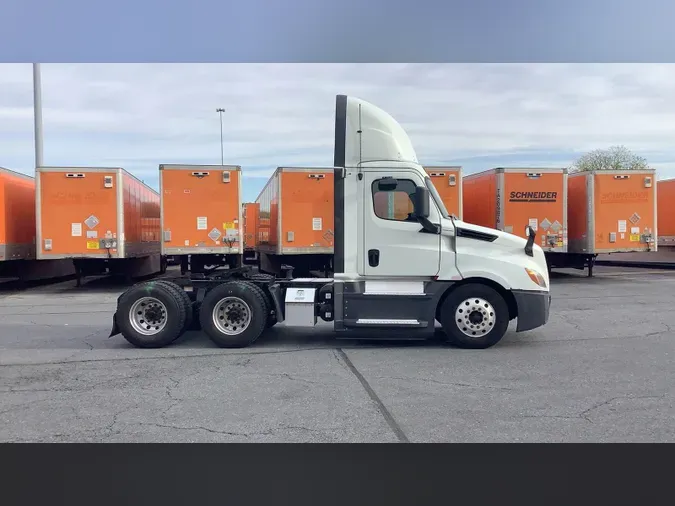 2020 Freightliner Cascadia 126