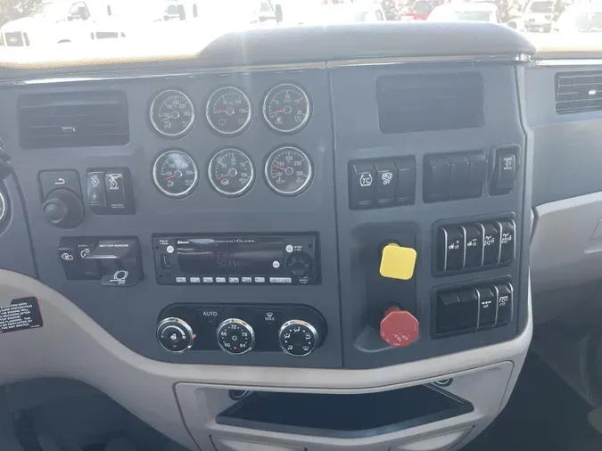 2022 Peterbilt 567