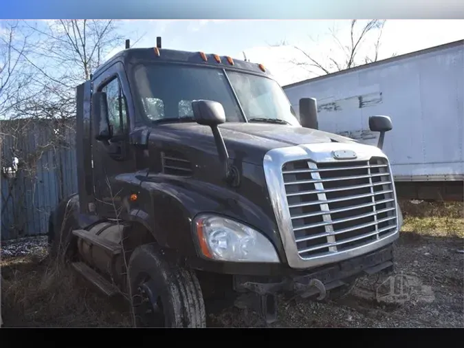 2015 FREIGHTLINER CASCADIA 113