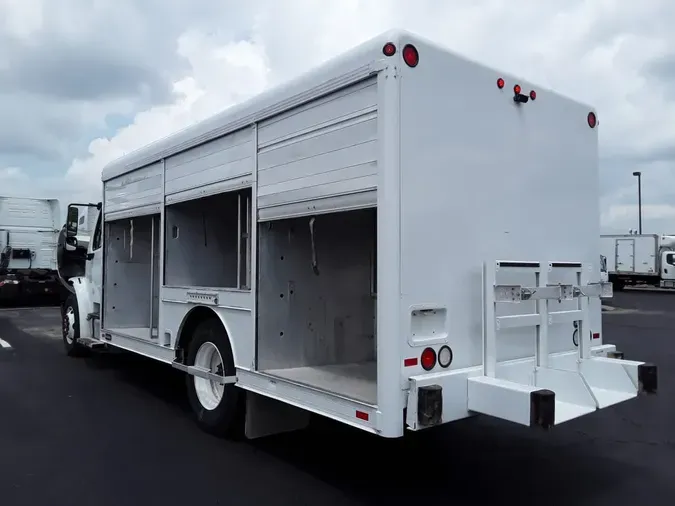 2018 FREIGHTLINER M2 106