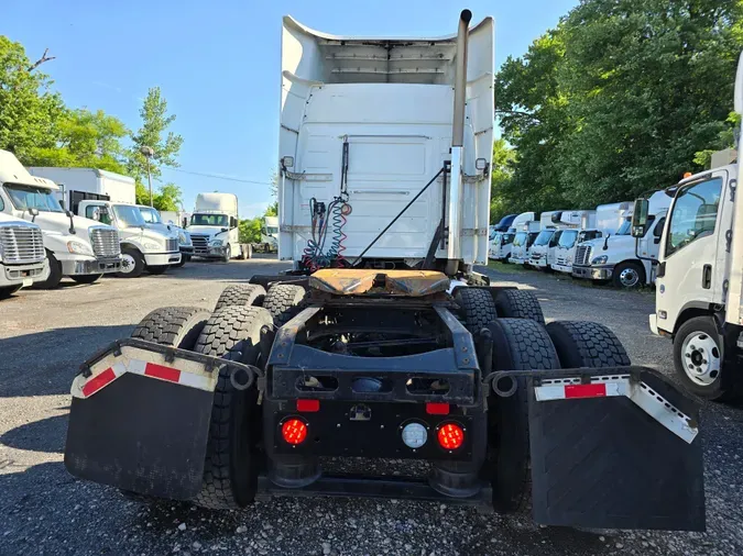 2019 VOLVO VNR64T-640