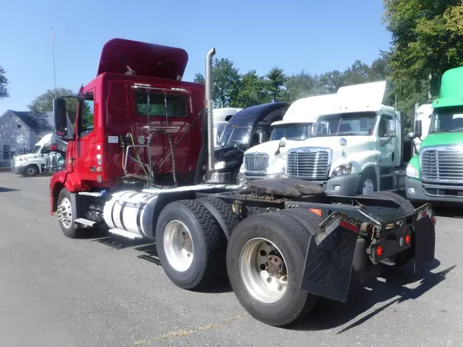 2017 VOLVO VNL64TRACTOR