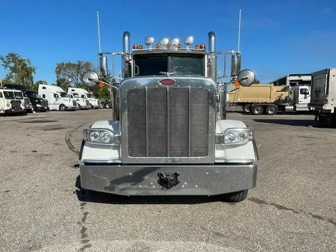 2022 Peterbilt 389