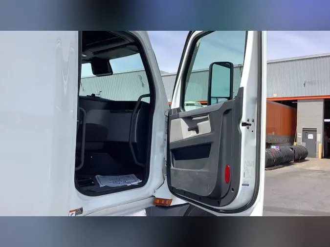 2022 Freightliner Cascadia 126