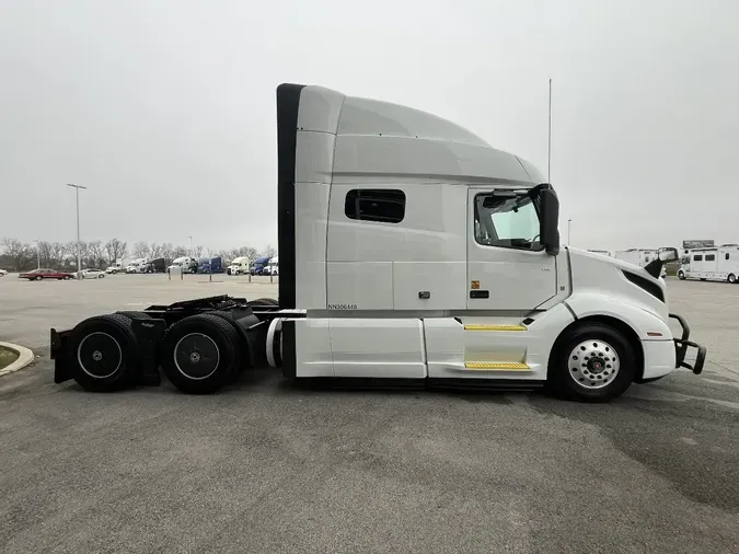 2022 VOLVO VNL64T740