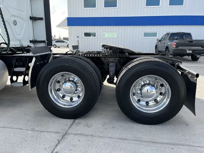 2020 Freightliner Cascadia 126