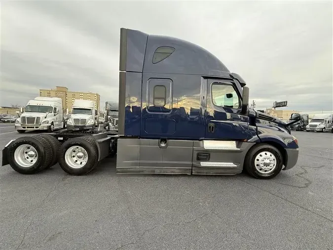 2021 FREIGHTLINER CA126