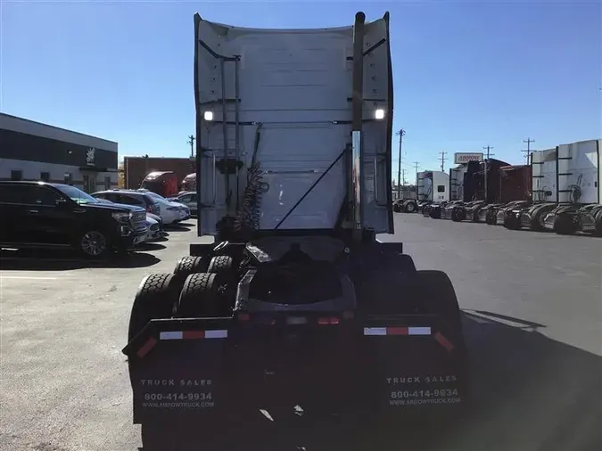 2019 VOLVO VNL760