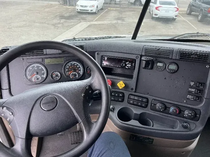 2019 Freightliner X12564ST