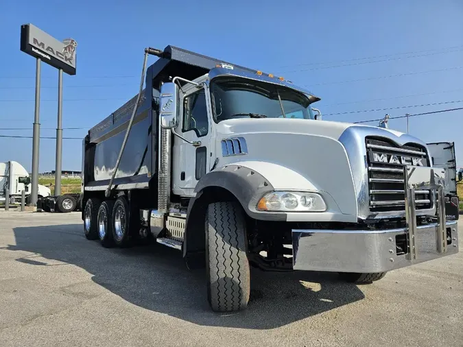 2016 MACK GU803