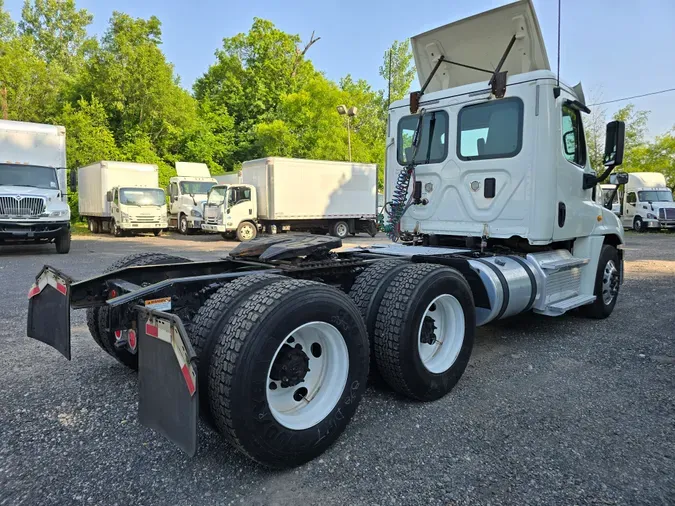 2017 FREIGHTLINER/MERCEDES CASCADIA 125