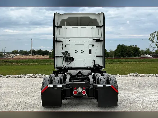 2022 INT LT625 6x4