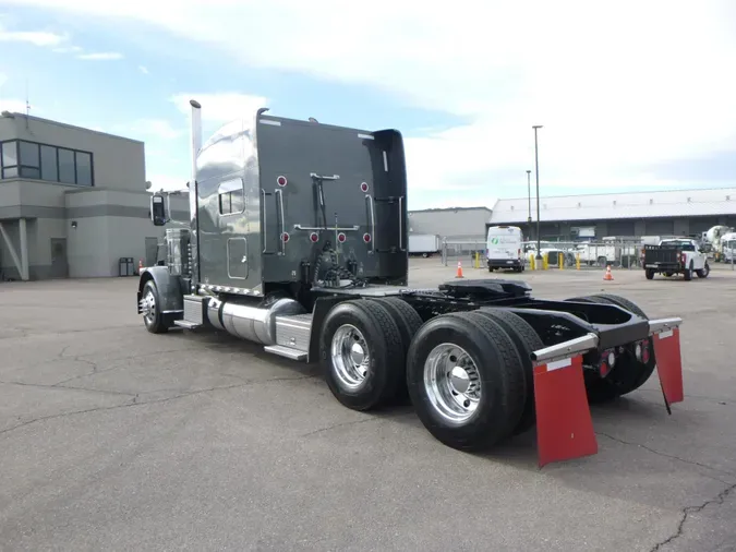 2022 Peterbilt 389