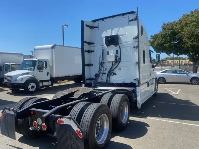 2018 FREIGHTLINER/MERCEDES CASCADIA 1258eb2a0021e6e40ed25f7074f0200491d