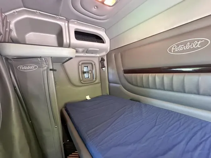 2021 Peterbilt 389