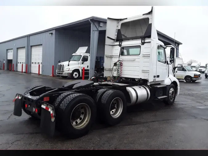 2020 VOLVO VNL64T-300