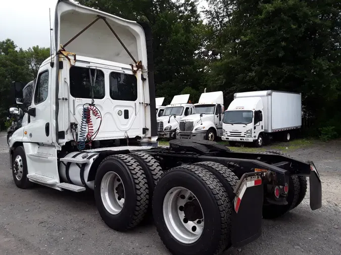 2017 FREIGHTLINER/MERCEDES CASCADIA 125