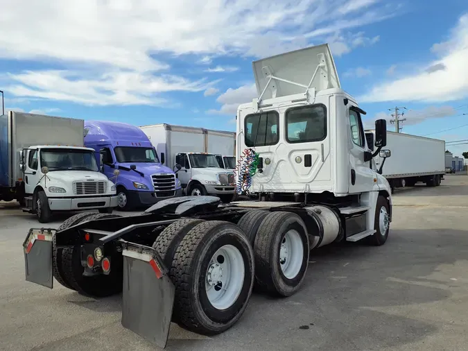 2016 FREIGHTLINER/MERCEDES CASCADIA 125