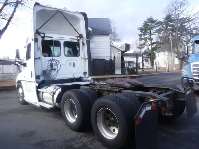 2018 FREIGHTLINER/MERCEDES CASCADIA 125