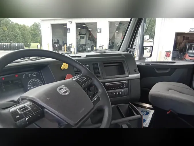 2020 Volvo VNL300