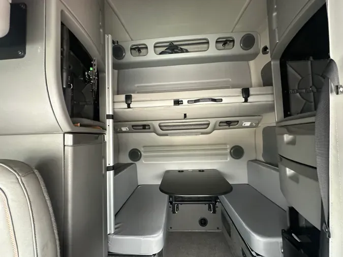 2023 Volvo VNL64T860