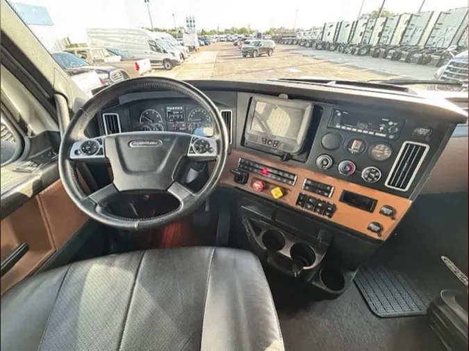 2023 Freightliner Cascadia 126