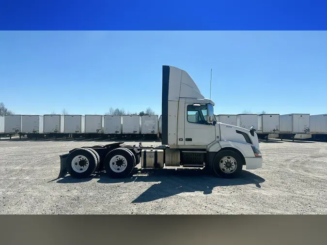 2015 Volvo VNL300