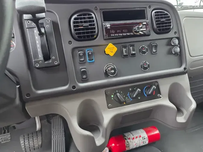 2018 FREIGHTLINER M2 106