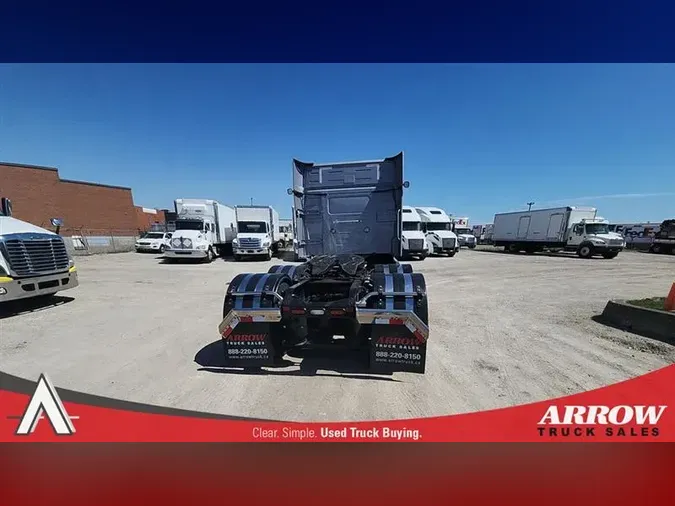 2022 VOLVO VNL740