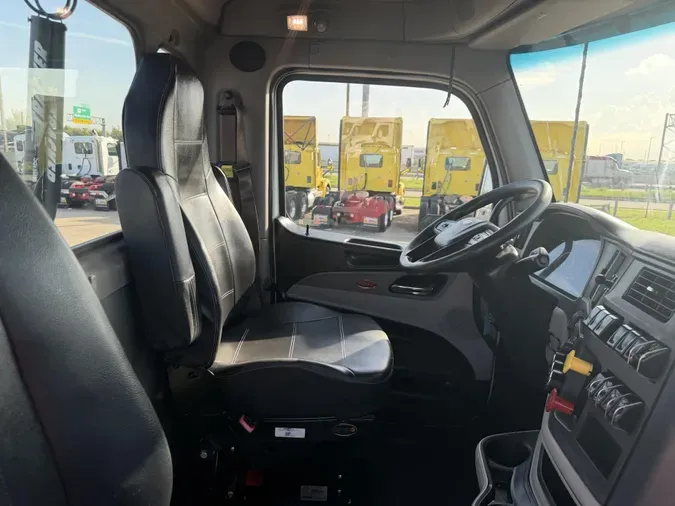 2023 Peterbilt 579